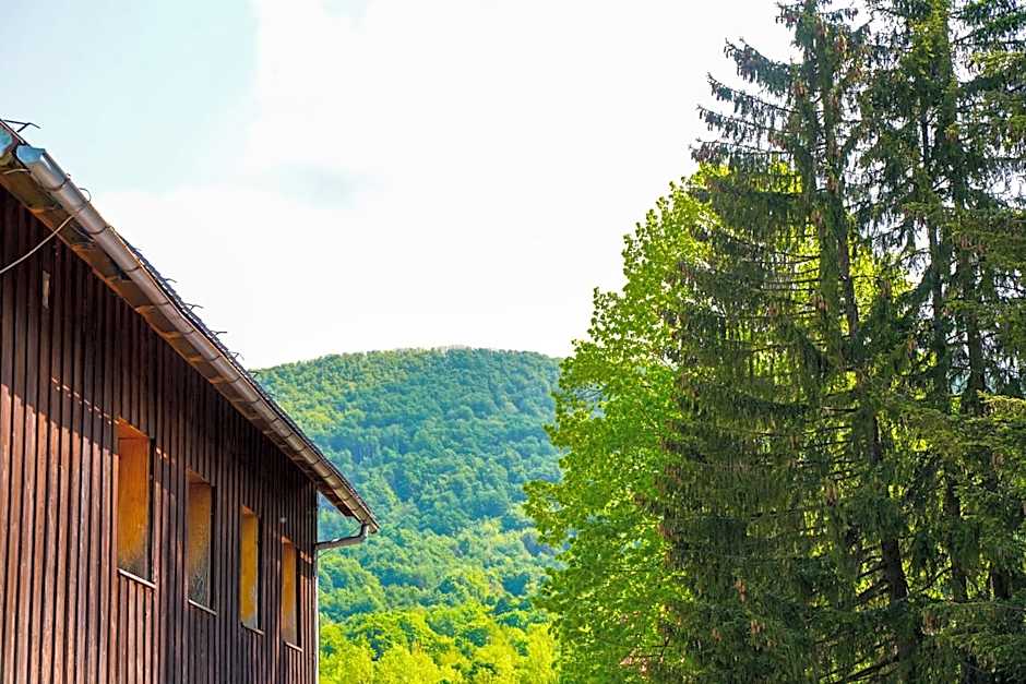 Planinarski dom ''Bijele stijene'' Mountain lodge