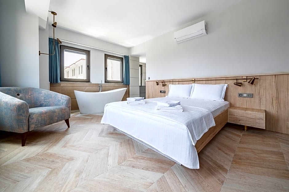 Photo 1 of 4 of Superior, Hot Tub