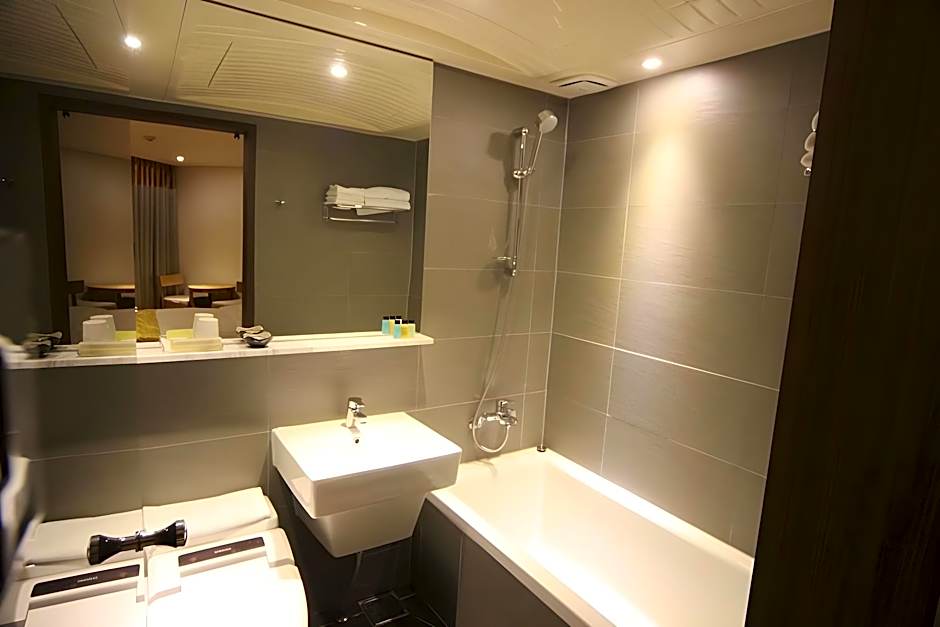 Benikea Chaeseokgang StarHills Hotel