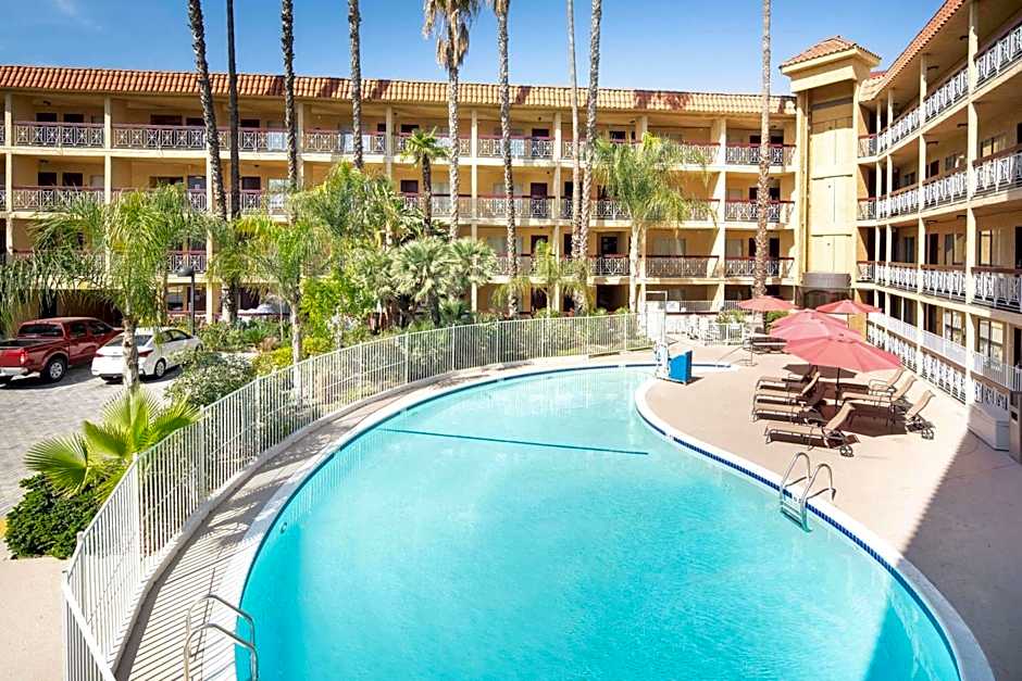Ramada by Wyndham Burbank Airport