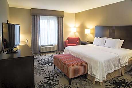 King Room with King Bed - Non-Smoking