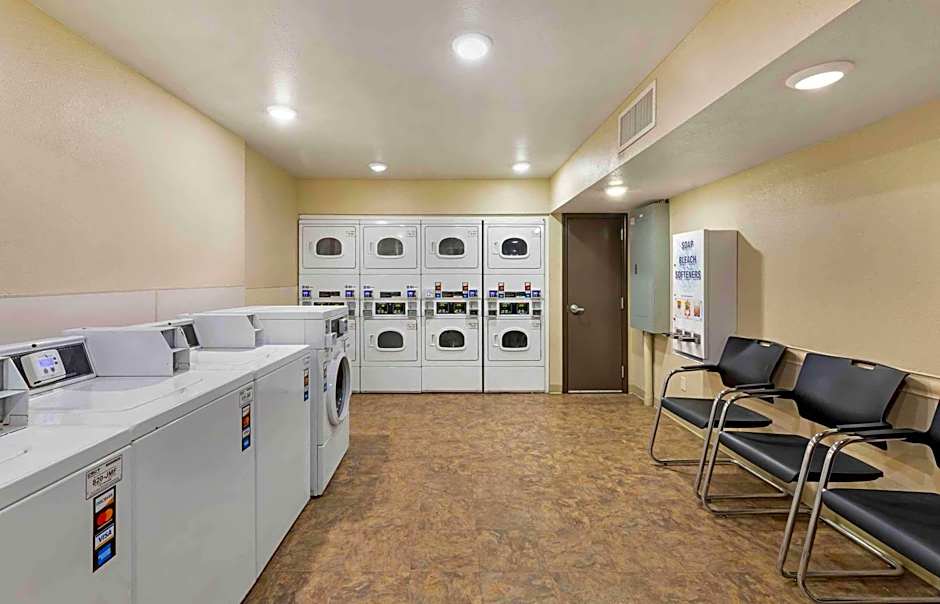 Extended Stay America Select Suites - Cleveland - Airport