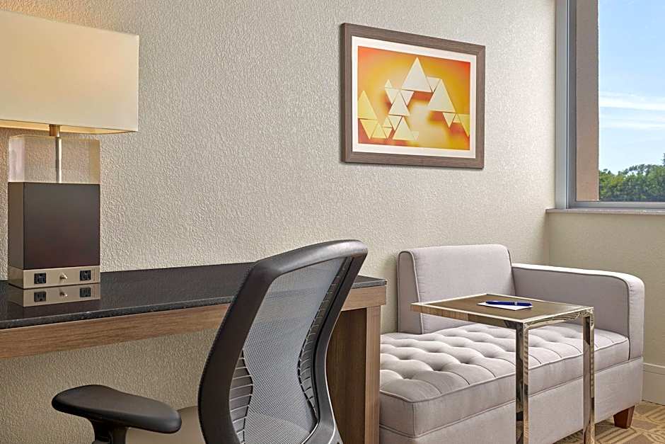 Delta Hotels by Marriott Chicago Willowbrook