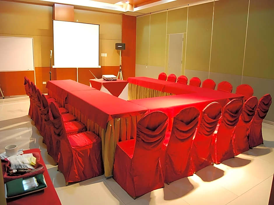 Allure Hotel & Suites