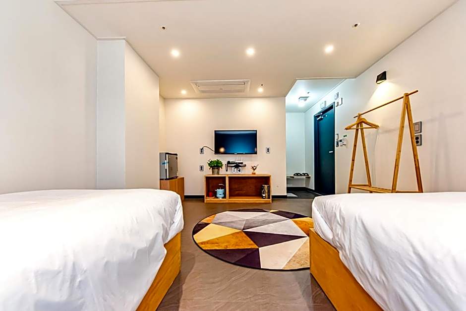 The Jade Hotel