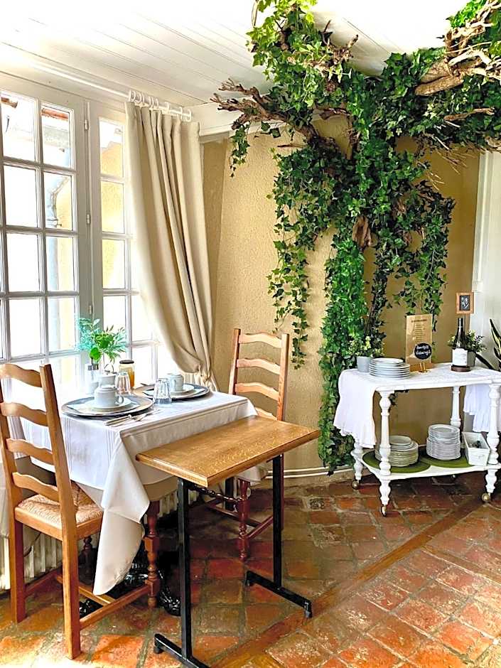 Le Petit Chateau De Sainte Colombe