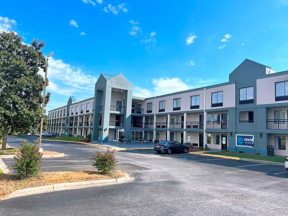 Clarion Pointe - Greensboro Coliseum Area