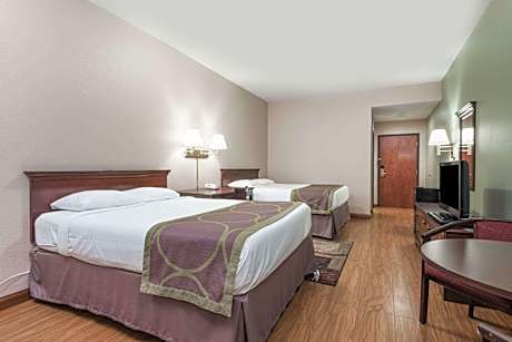 2 Queen Beds Pet-Friendly Non-Smoking