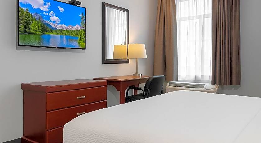 Premier Inn & Suites - Downtown Hamilton Hotel