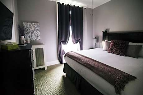 Deluxe King Suite