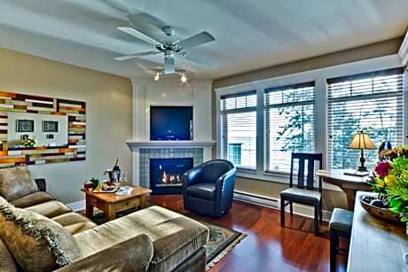 One-Bedroom King Suite with Ocean View (Adults Only)