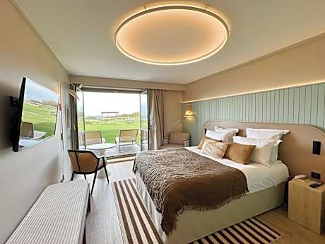 Classic Double Room with partial Sea View - Garden Floor