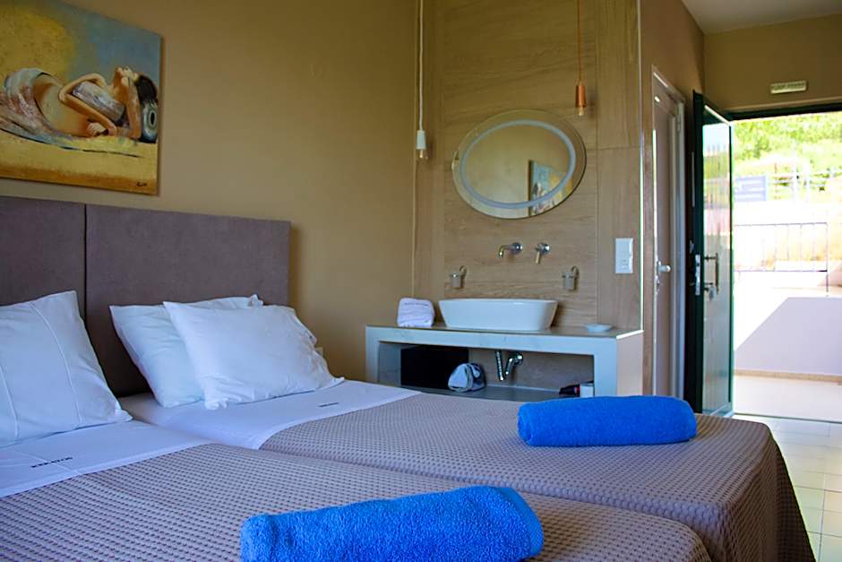 Photo 1 of 6 of STUDIO SEA VIEW (3 GUESTS)