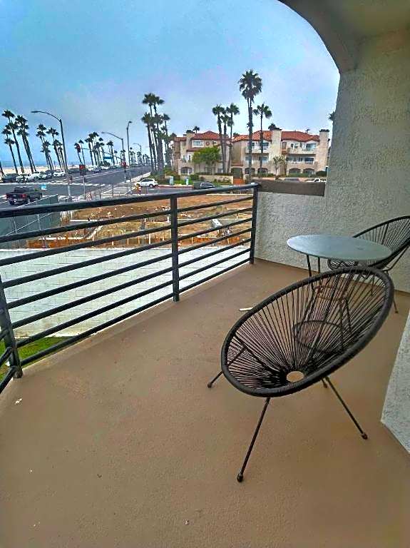 HUNTINGTON BEACH INN