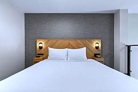 Loft Suite, 1 King Bed, Sofa Bed, Kitchenette