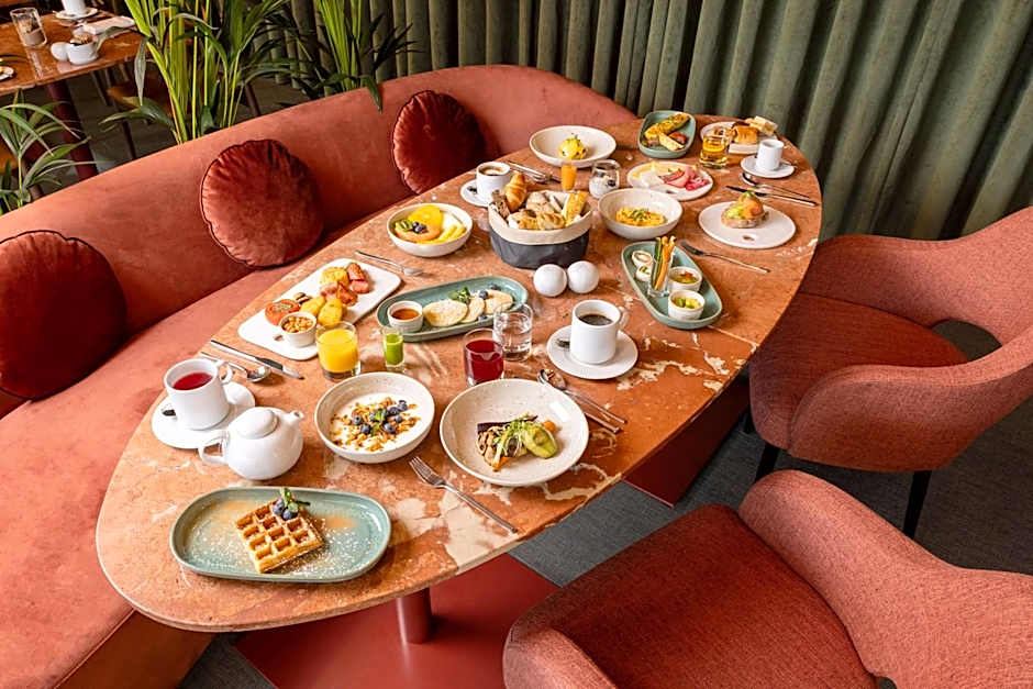 Cenica Porto Hotel, Curio Collection by Hilton