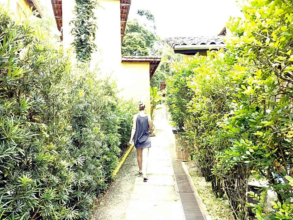 Chalé Praia Boiçucanga wi fi piscina Village Mirante Litoral Norte SP