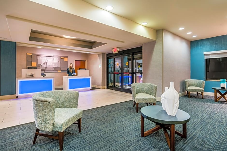 Holiday Inn Express & Suites Rocky Mount Smith Mountain Lake By IHG