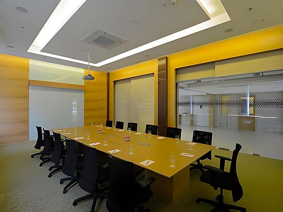 Hotel Naveen Lakeside