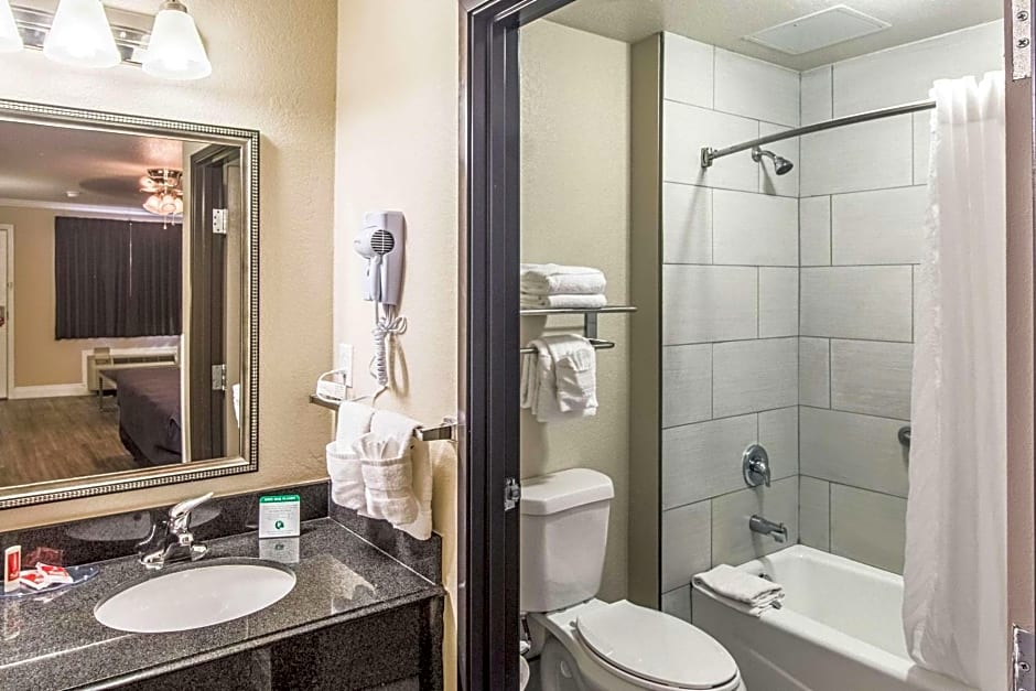 Econo Lodge Inn & Suites Corpus Christi