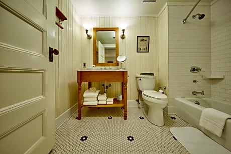Two Queen Maple Glen Room