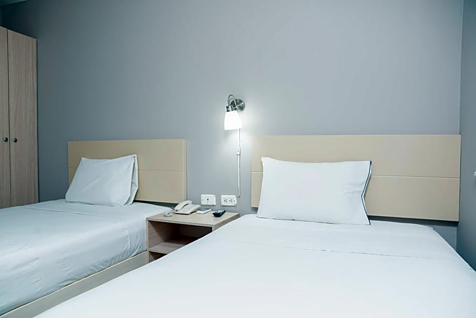 Zdjęcie 1 z 4 — Standard 2 Beds