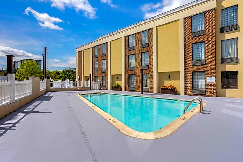 Best Western Harrisburg North Hotel