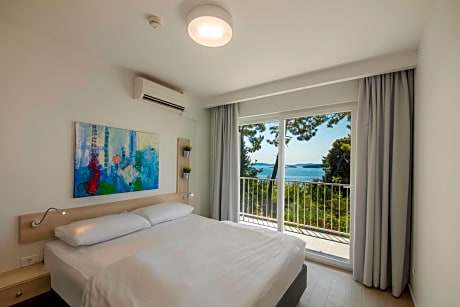COMFORT ROOM WITH BALCONY, SEA SIDE