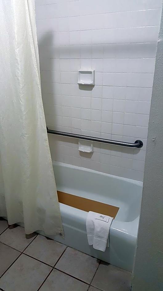 Red Carpet Inn and Suites Kinston NC