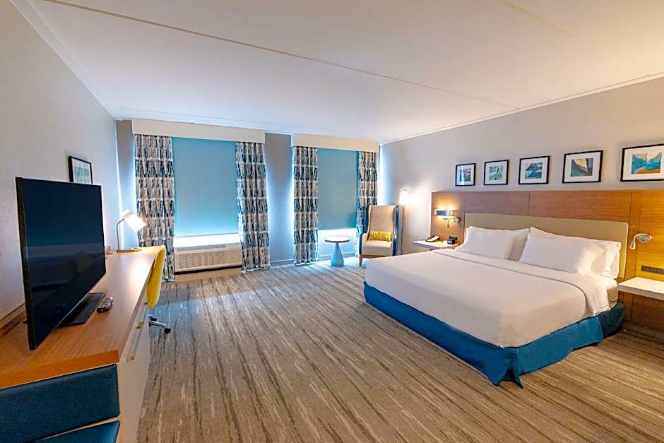 Photo 1 of 11 of 1 King Bed, Mobility Accessible, Roll in Shower