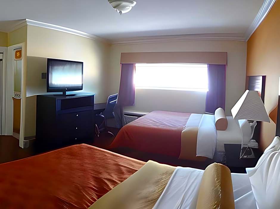 Metropolitan Inn & Suites