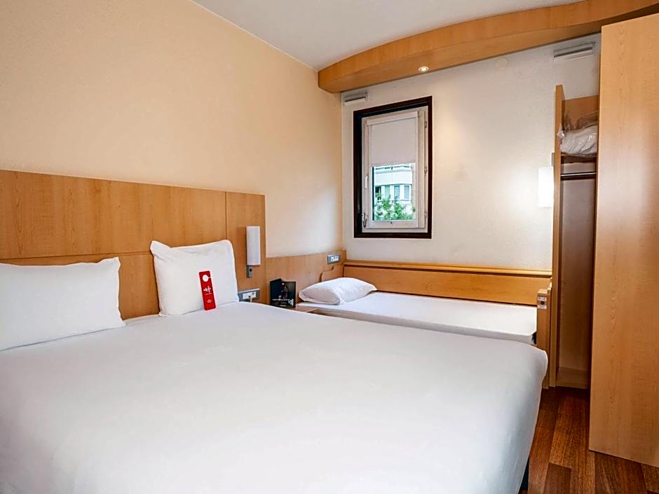 ibis Paris Pont de Suresnes