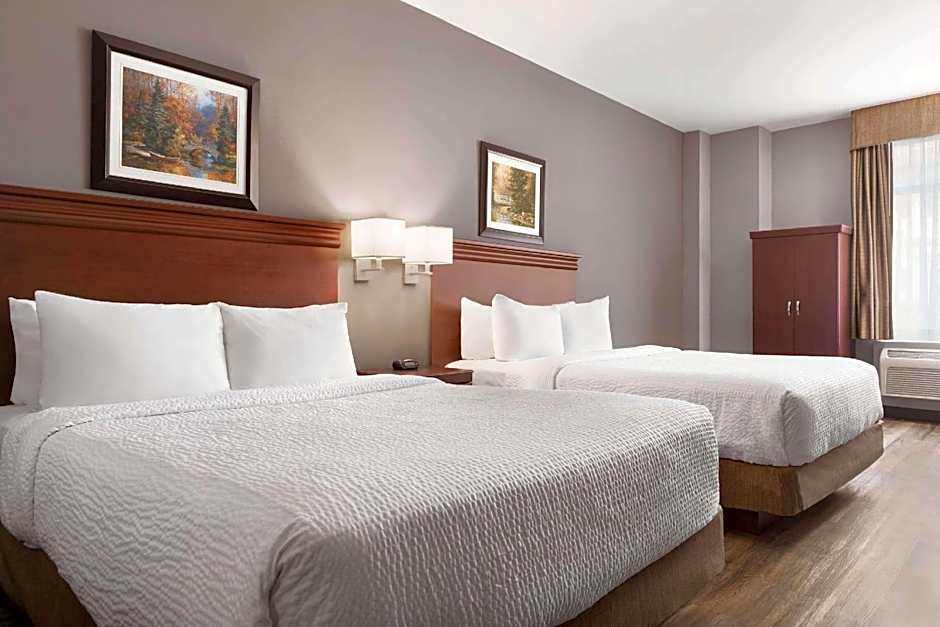 Premier Inn & Suites - Downtown Hamilton Hotel