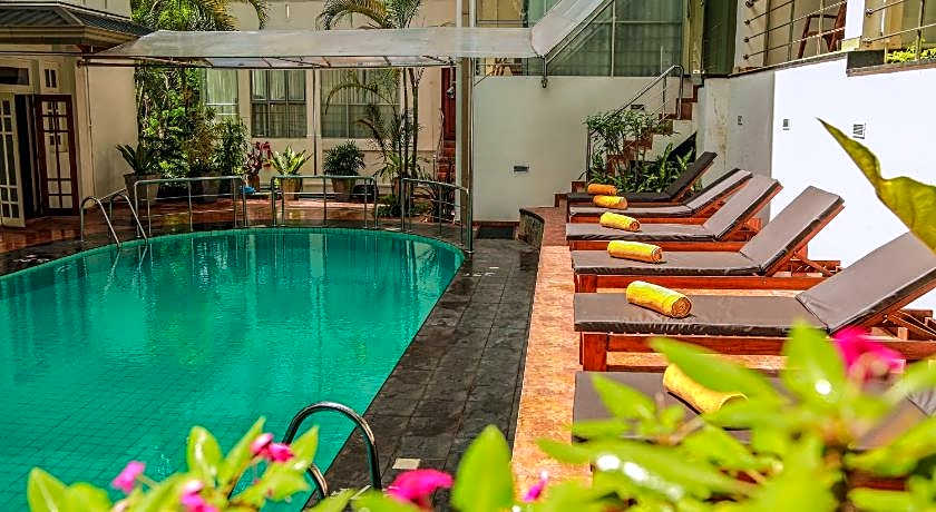 Oak Ray Serene Garden Hotel