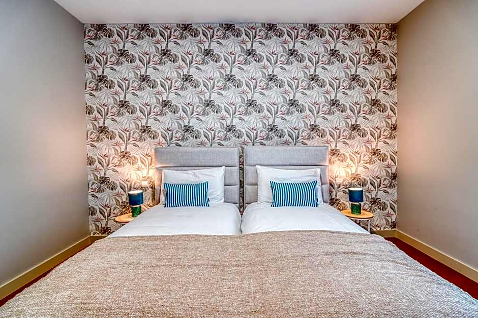 Suite BK - 3 Pools - Gym - AC - Huge Balcony