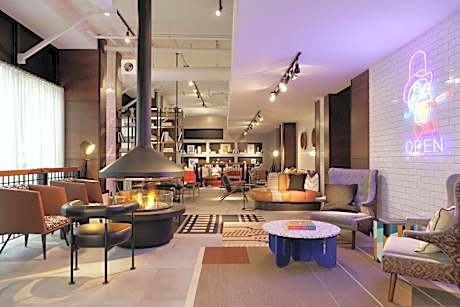 Moxy Richmond Downtown