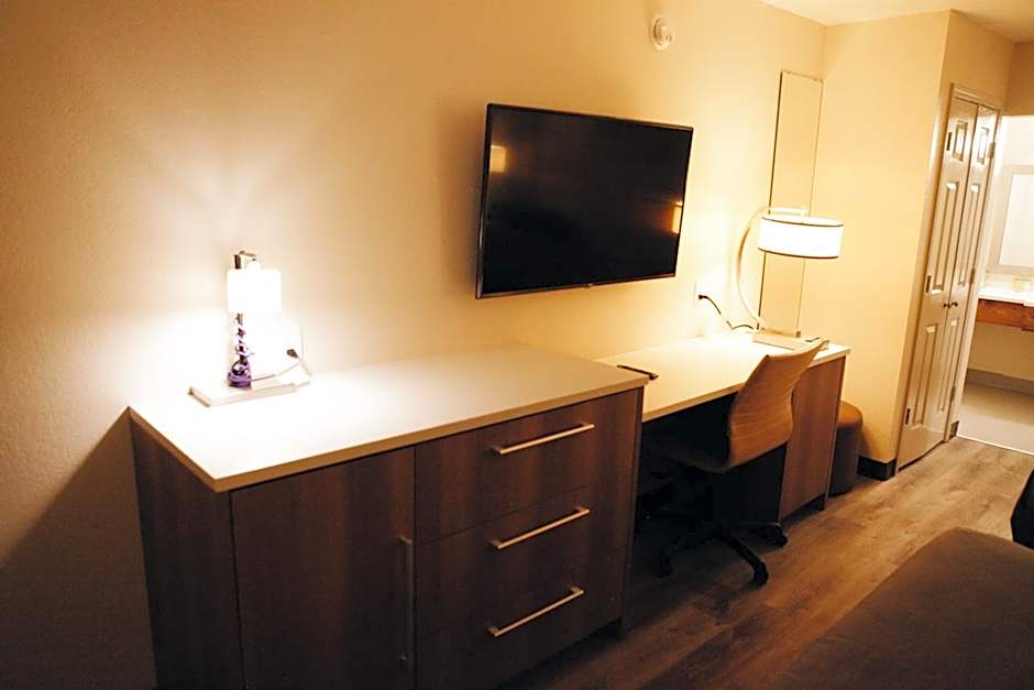 All Seasons Inn & Suites