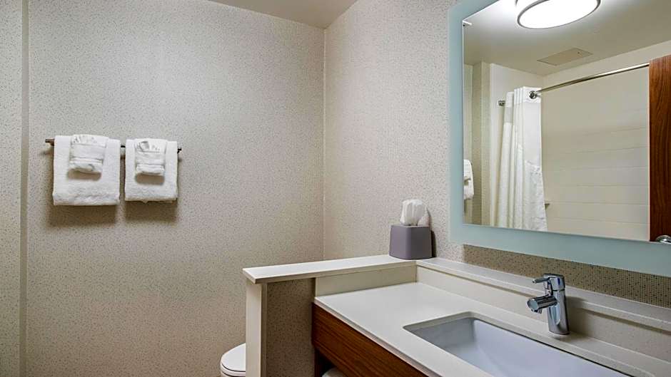 Holiday Inn Express & Suites Racine By IHG
