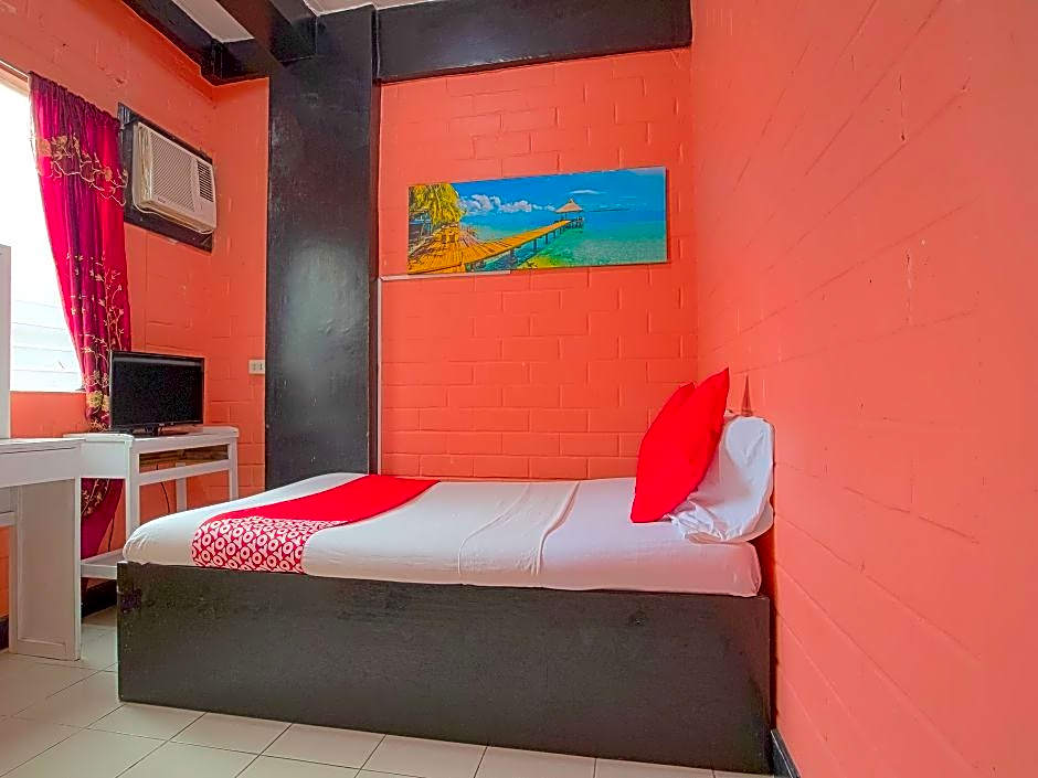 RedDoorz @ La Maria Pension and Tourist Inn