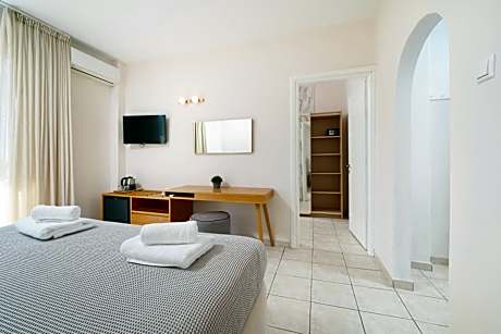 Suite with Mountain View