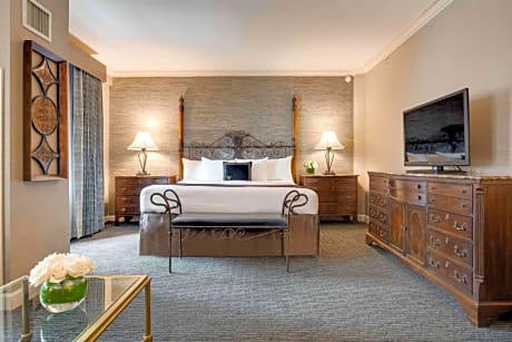 Suite-1 King Bed Non-Smoking Presidential Room Separate Bedroom Living Room Dining Area Powder Room