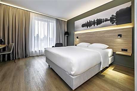 Superior Room - Partial Airport View