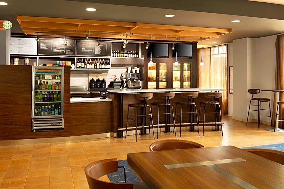 Courtyard by Marriott Louisville Airport