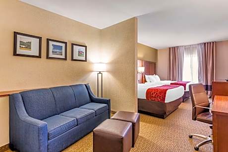 2 Queen Beds, Suite, Nonsmoking