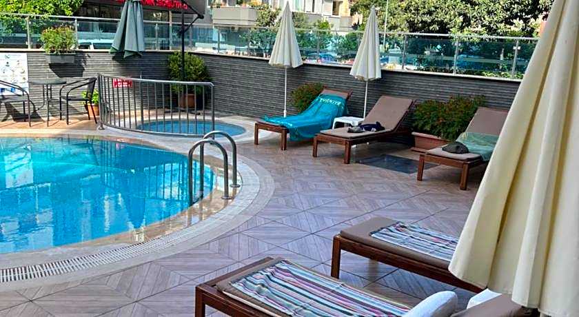 Cleopatra King Apart