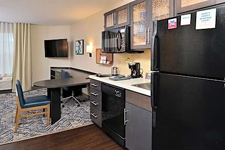 Studio Suite 2 Queen Hearing Accessible Roll Shower Non-Smoking