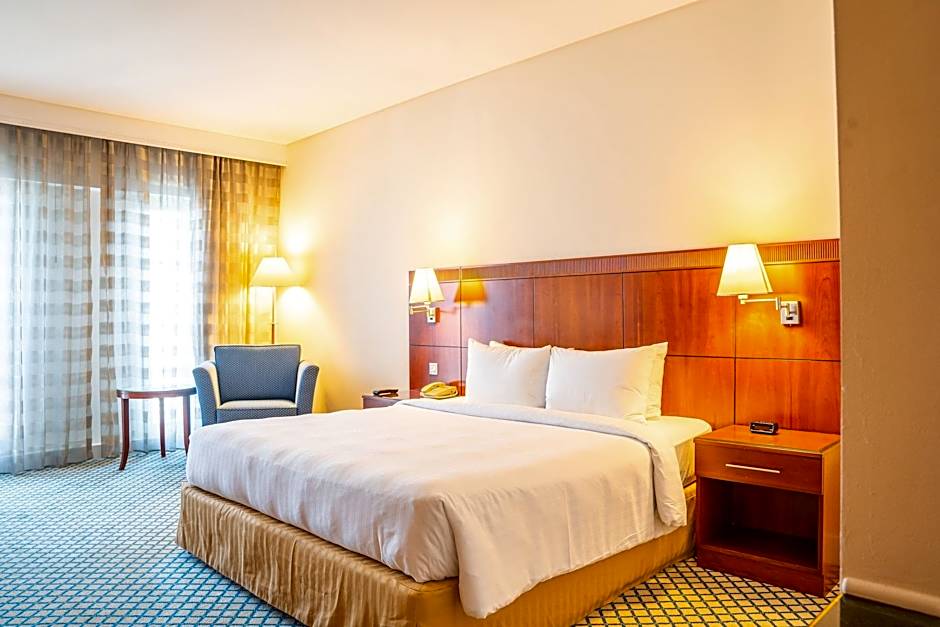 Millennium Lakeview Residence