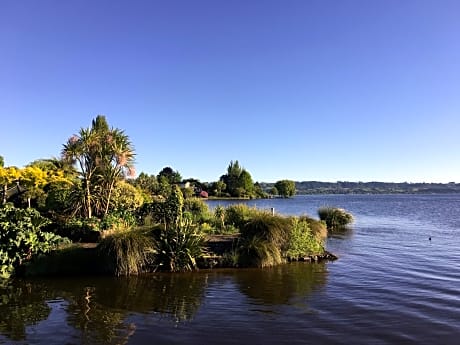 Waiteti Lakefront Motel