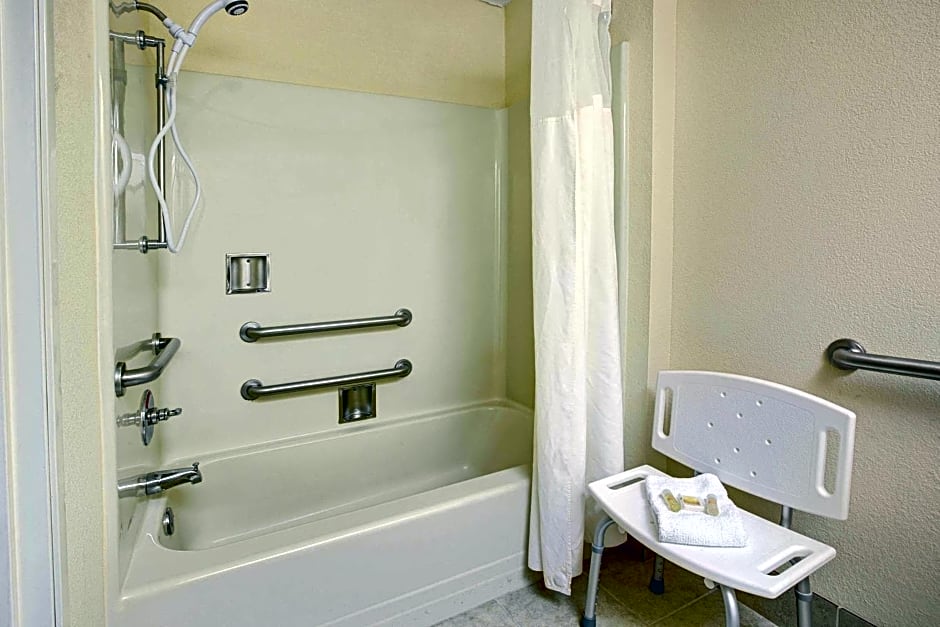 Days Inn & Suites by Wyndham Hickory