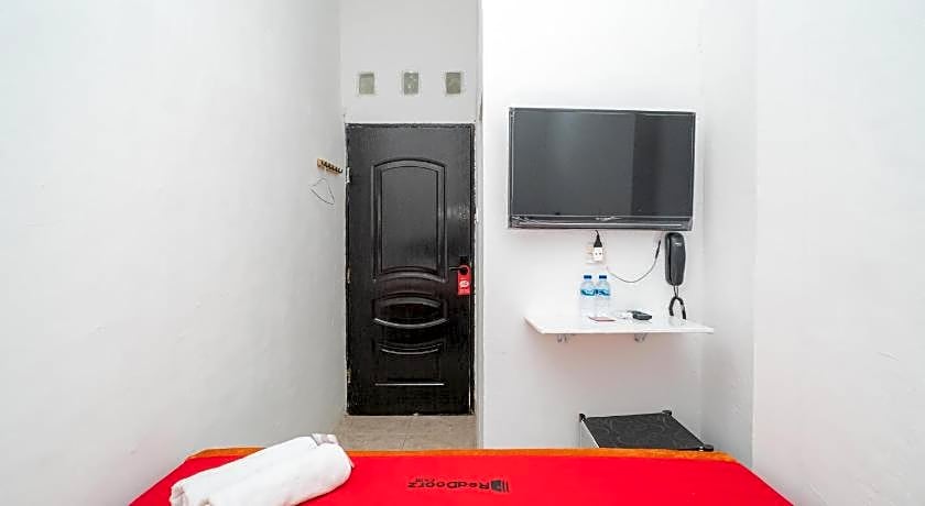 RedDoorz @ Aralia Harapan Indah